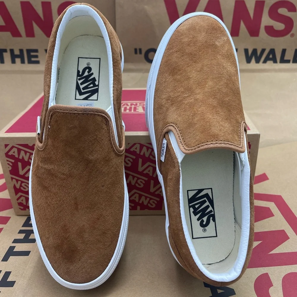 Vans NUBUCK Classic Slip-On Platform Shoe
Stackform Sneakers 
Nubuck Chipmunk - Picture 11 of 16